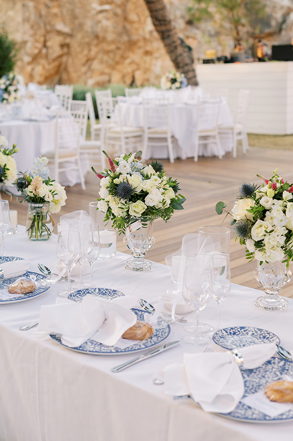 impressive-wedding--light-blue-white-hydrangeas_58