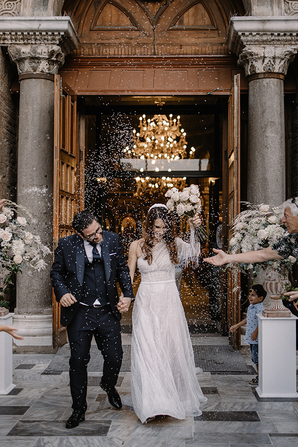 luxury-fall-wedding-thessaloniki-white-florals-special-lighting_28