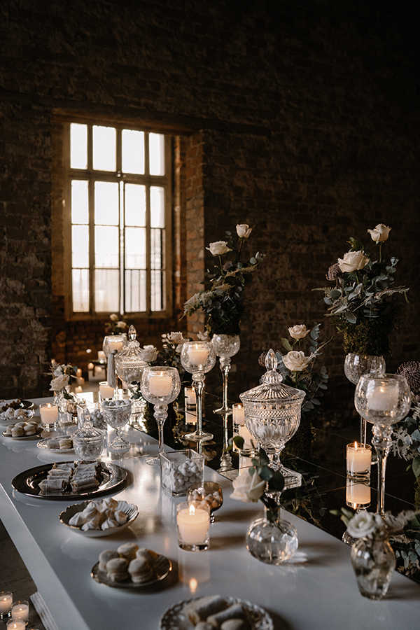 luxury-fall-wedding-thessaloniki-white-florals-special-lighting_32