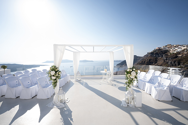 Πραγματοποιήστε τον γάμο σας στο ονειρικό Athina Luxury Suites στην Σαντορίνη