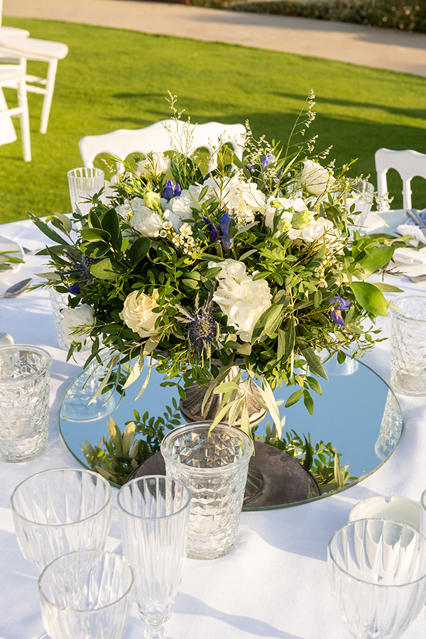 summer-wedding-athens-white-blooms-modern-touches_23