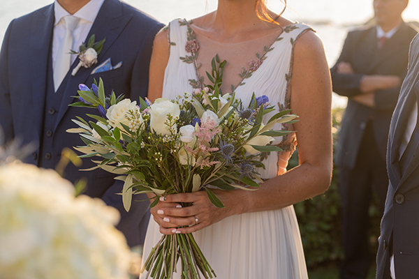summer-wedding-athens-white-blooms-modern-touches_31