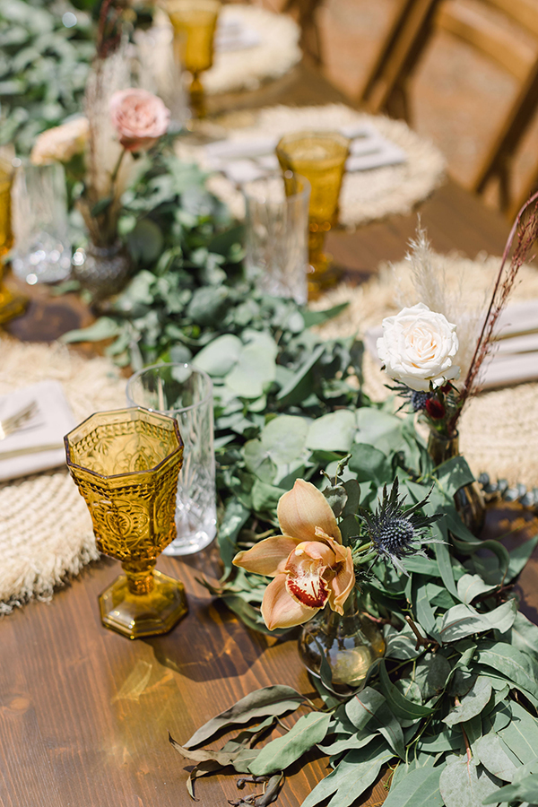 boho-chic-decoration-wedding-reception-vivid-rustic-elements_11
