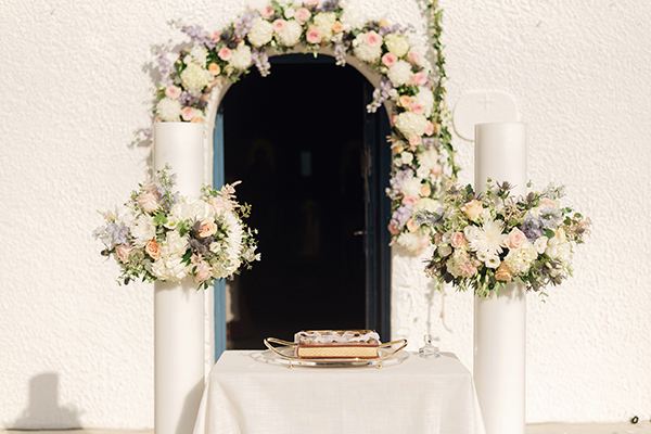 modern-fall-wedding-athens-florals-light-blue-purple-hues_15