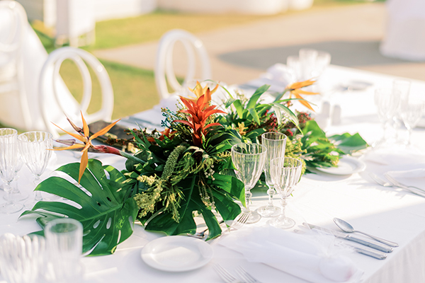 modern-summer-wedding-impressive-tropical-floral-arrangments_30