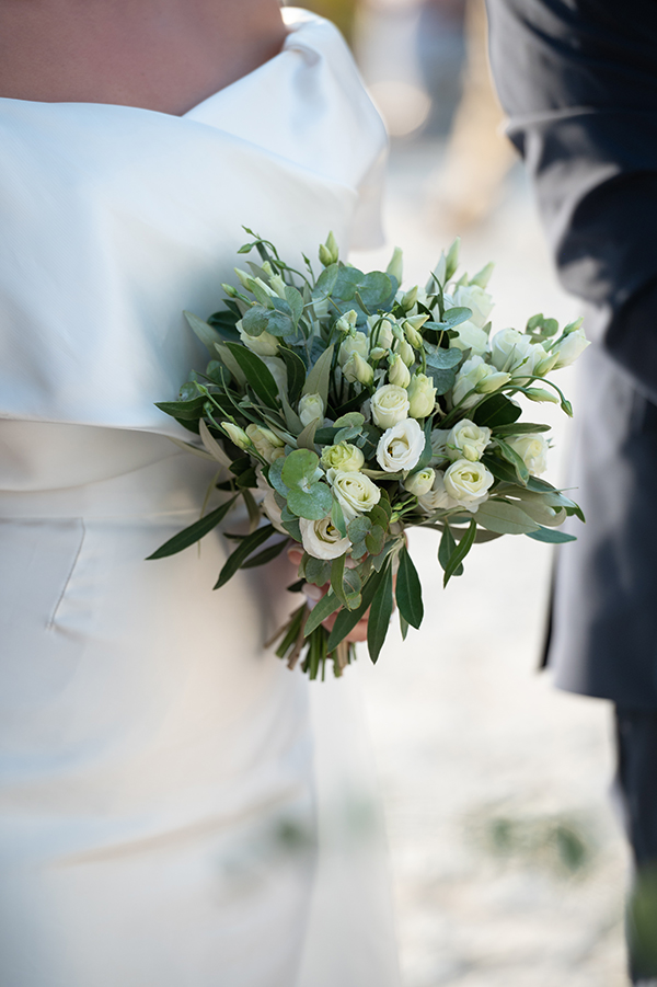 romantic-summer-wedding-mani-white-blooms-olives_10