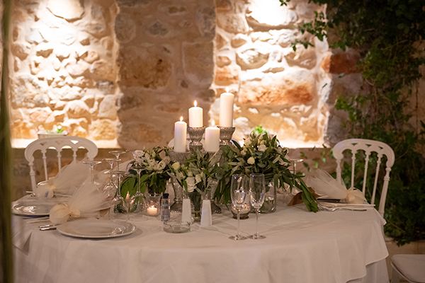 romantic-summer-wedding-mani-white-blooms-olives_15