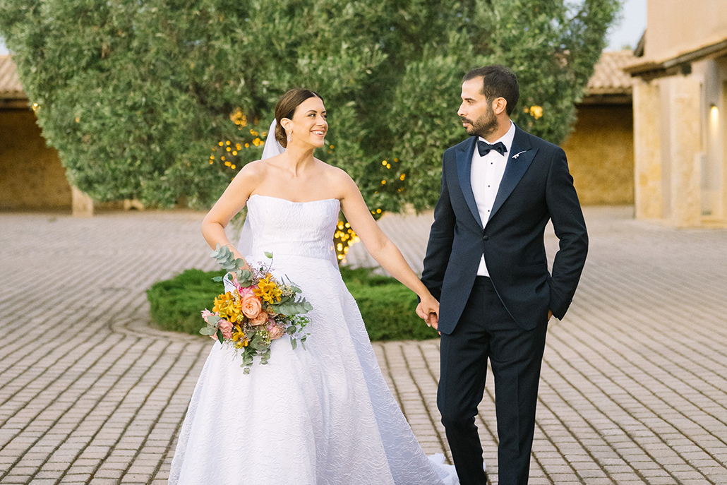 Ρουστίκ καλοκαιρινός γάμος στην Αθήνα με εντυπωσιακά λουλούδια σε ποικίλες αποχρώσεις │ Μαργιάννα & Θοδωρής