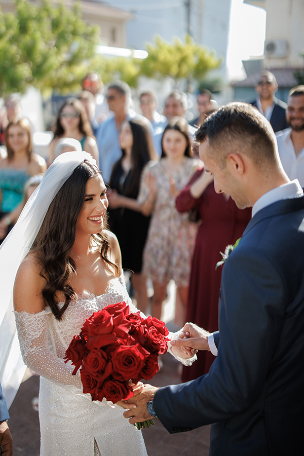 stylish-fall-wedding-limassol-roses-deep-red-color_12