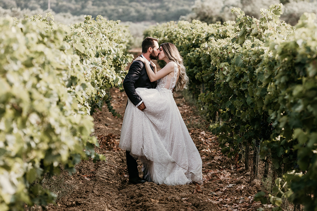 Υπέροχος καλοκαιρινός γάμος στην Εύβοια με λευκά άνθη και pampas grass │ Αγγελική & Νίκος