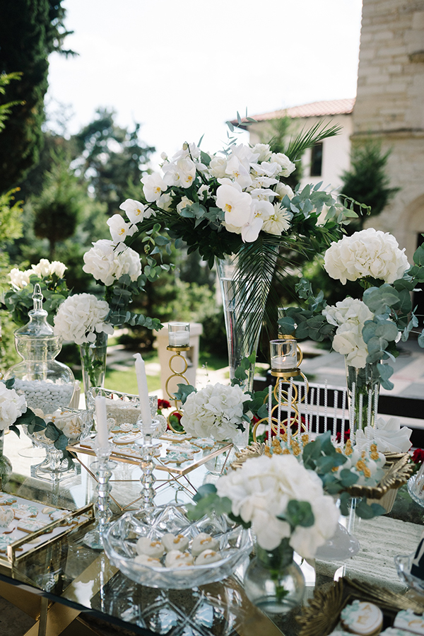 chic-summer-wedding-kozani-lush-romantic-floral-arrangments_20x