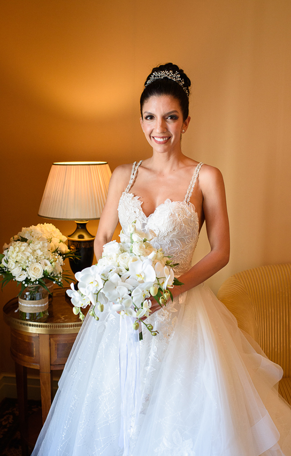 elegant-wedding-hotel-grande-bretagne-white-lisianthus-orchids_09