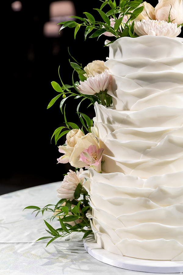 lovely-romantic-wedding-athens-roses-hydrangeas-light-tones_33