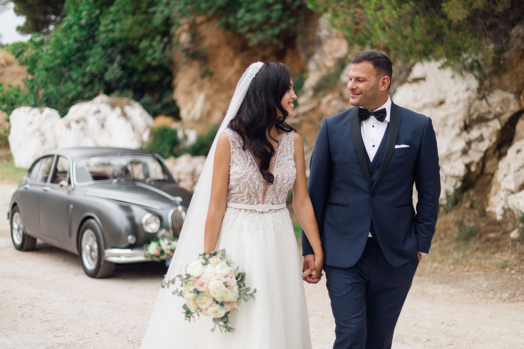 Ρομαντικός καλοκαιρινός γάμος στην Αθήνα με τριαντάφυλλα και λευκές ορτανσίες│Ματούλα & Δημήτρης