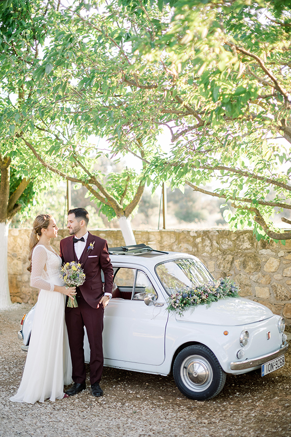 rustic-chic-wedding-impressive-floral-arrangments-magic-lighting_01