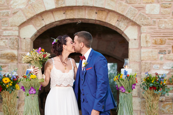 Καλοκαιρινός γάμος στην Αθήνα με στάχυα κι άλλα πολύχρωμα λουλούδια │ Ζαχαρούλα & Μιχάλης