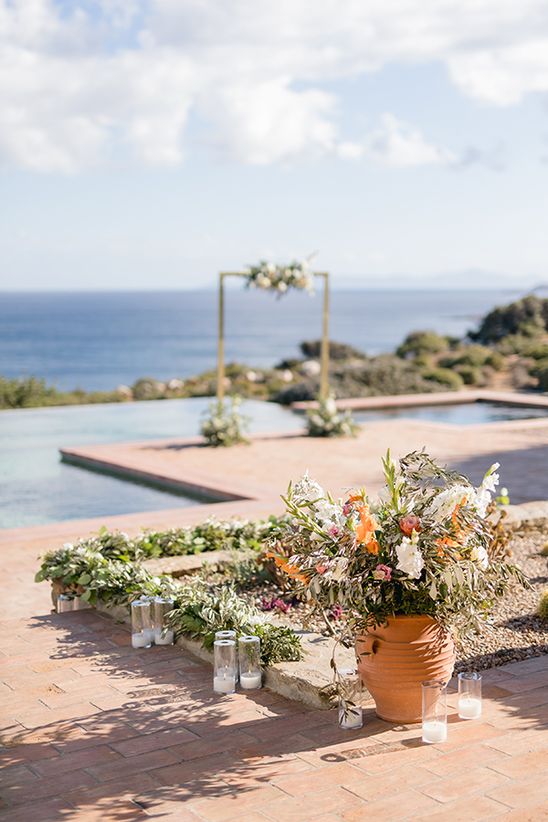 unique-decoration-ideas-colorful-blooms-greek-elements-island-wedding_10