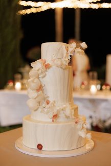 Παραμυθένια τούρτα γάμου με marble design