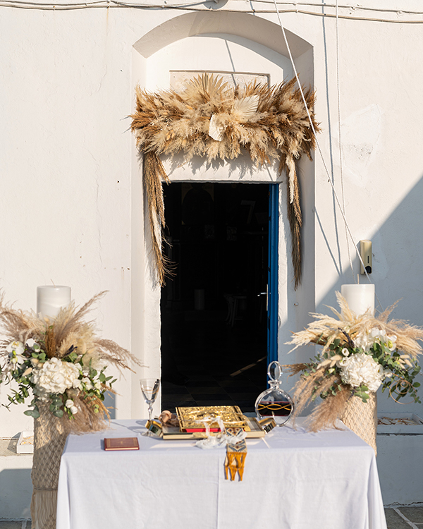 boho-summer-wedding-serifos-pampas-grass-white-hydrangeas_09