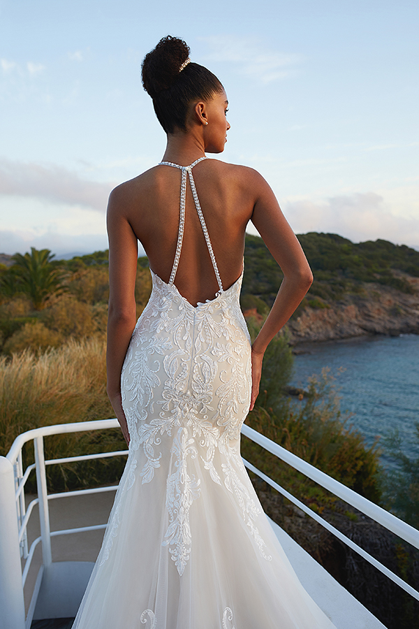 breathtaking-wedding-dresses-demetrios-impressive-open-back-adore-them_04
