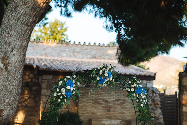 dreamy-summer-wedding-athens-roses-blue-hydrangeas_06