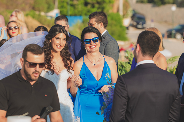 modern-wedding-ktima-xatzi-blue-hyndrangeas-red-peonies_11z