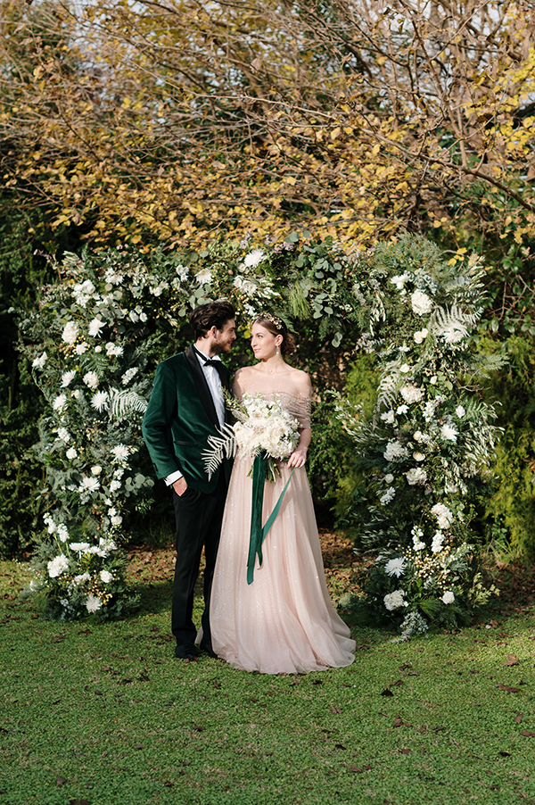 romantic-chic-styled-shoot-white-blooms-impressive-emerald-hues_11z