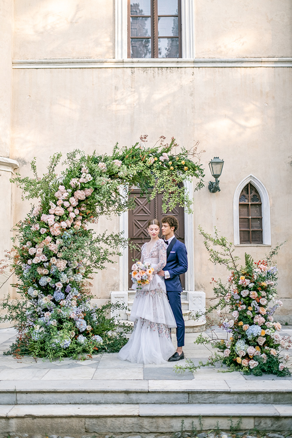 spring-styled-shoot-athens-beautiful-florals-romantic-vibes_01