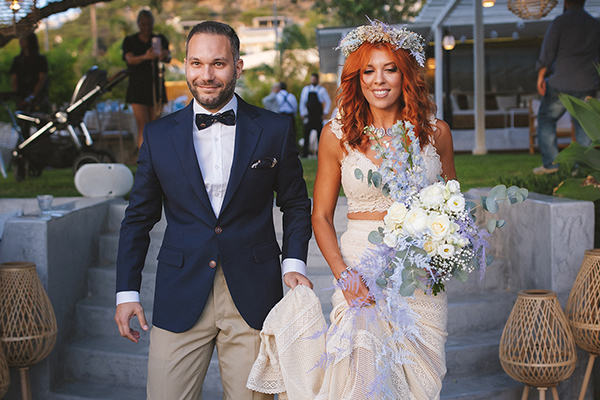 Καλοκαιρινός γάμος στην Αθήνα σε μποέμ διάθεση με λευκά και γαλάζια άνθη │ Μυρτώ & Νίκος