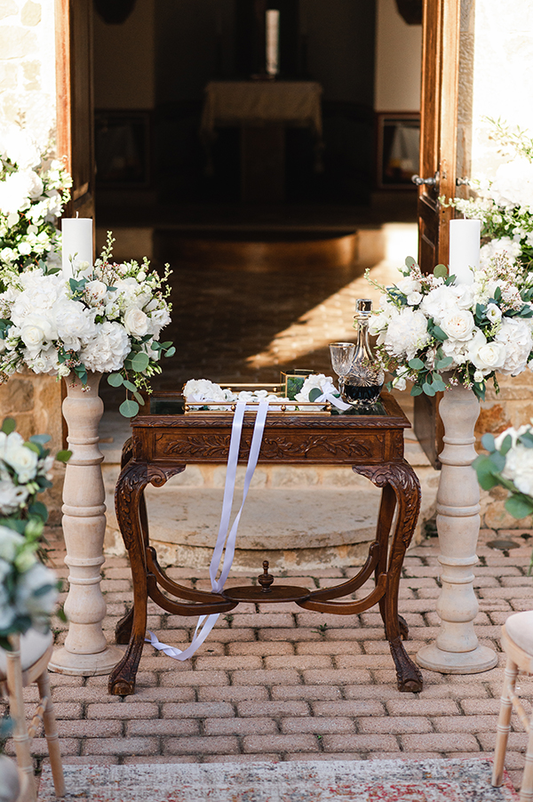 utterly-romantic-wedding-athens-off-white-roses-hydrangeas_15