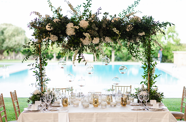 utterly-romantic-wedding-athens-off-white-roses-hydrangeas_28