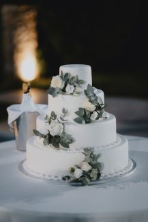 Floral γαμήλια τούρτα τεσσάρων ορόφων