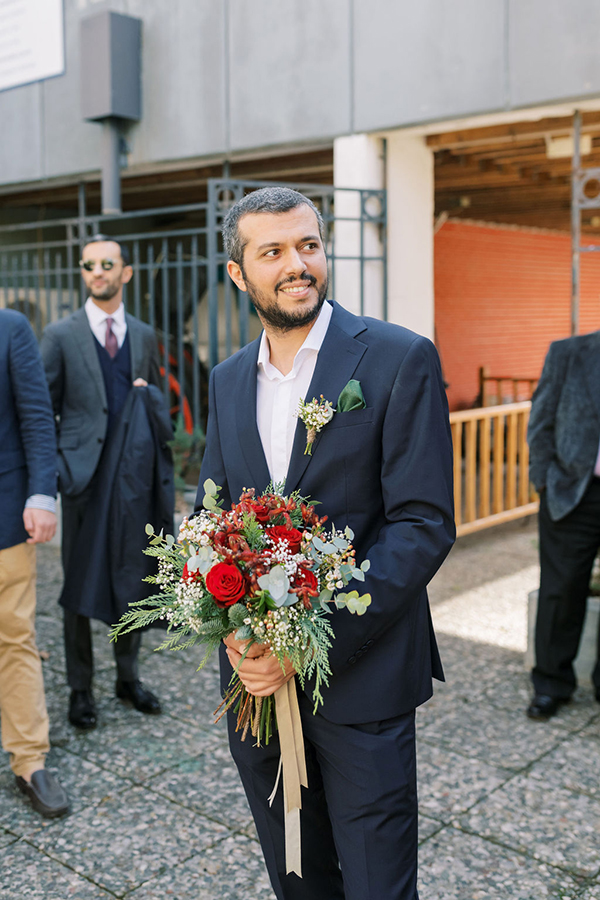 winter-civil-wedding-athens-red-roses-green-details_15