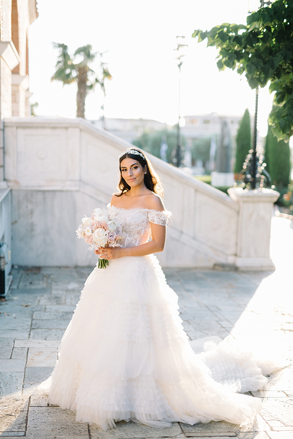 all-white-summer-wedding-thessaloniki-lush-romantic-floral-arrangments_02