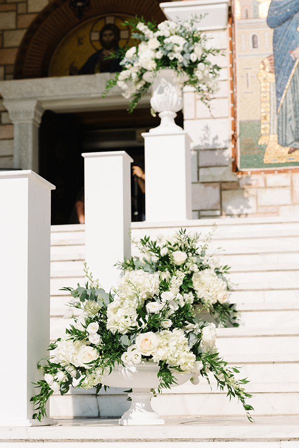 all-white-summer-wedding-thessaloniki-lush-romantic-floral-arrangments_37
