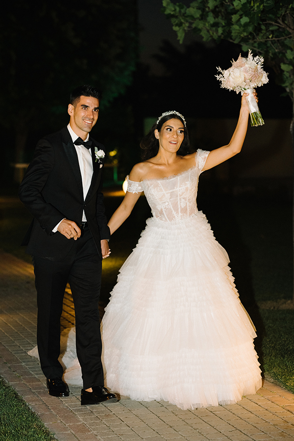all-white-summer-wedding-thessaloniki-lush-romantic-floral-arrangments_55