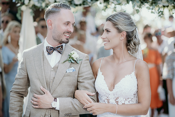 Κομψός καλοκαιρινός γάμος στη Χαλκιδική με λευκό λυσίανθο και γαλάζιες ορτανσίες │ Sanja & Johan