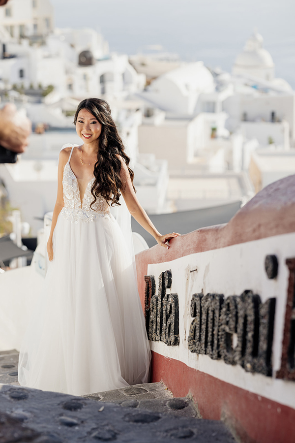 chic-wedding-santorini-romantic-touches-magnificent-snapshots_03x