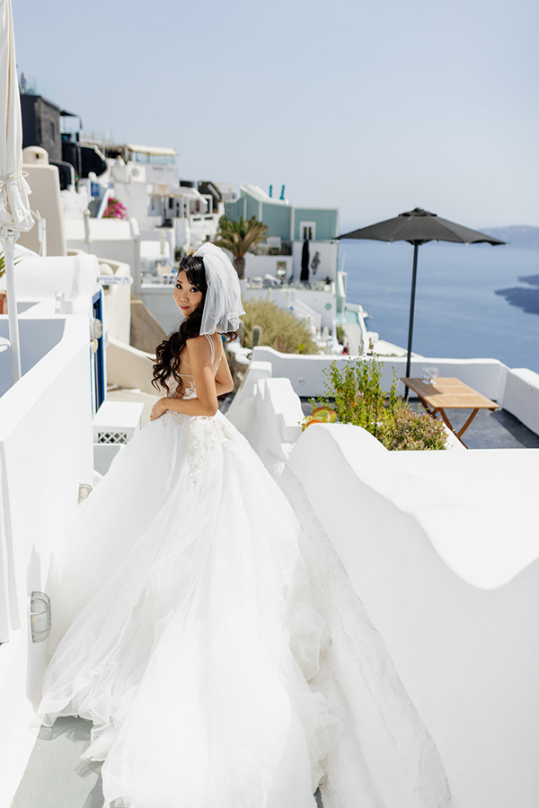 chic-wedding-santorini-romantic-touches-magnificent-snapshots_21