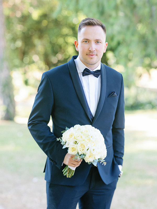 chic-wedding-thessaloniki-white-roses-light-blue-touches_21