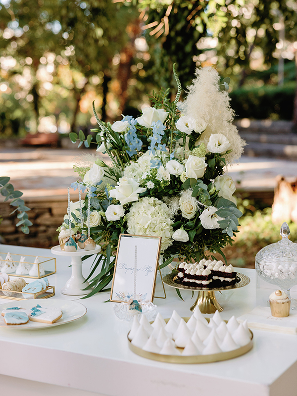 chic-wedding-thessaloniki-white-roses-light-blue-touches_26