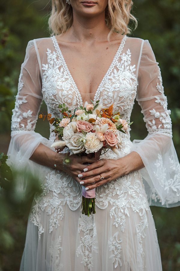 country-styled-civil-wedding-unique-florals-rustic-details_04x