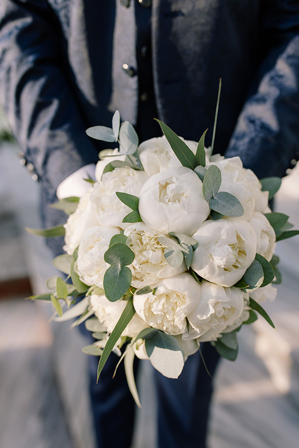 dreamy-summer-wedding-thessaloniki-impressive-floral-arrangements-white-color_23x