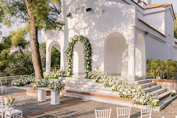 dreamy-summer-wedding-thessaloniki-impressive-floral-arrangements-white-color_24