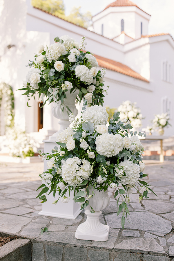 dreamy-summer-wedding-thessaloniki-impressive-floral-arrangements-white-color_27