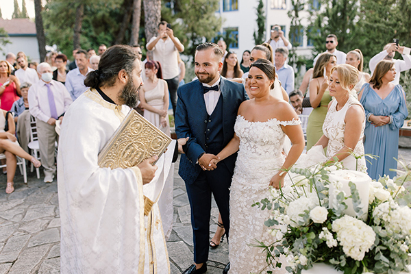 dreamy-summer-wedding-thessaloniki-impressive-floral-arrangements-white-color_58