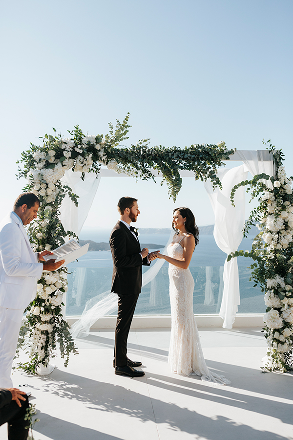 elegant-summer-wedding-santorini-white-blooms-gold-details_24