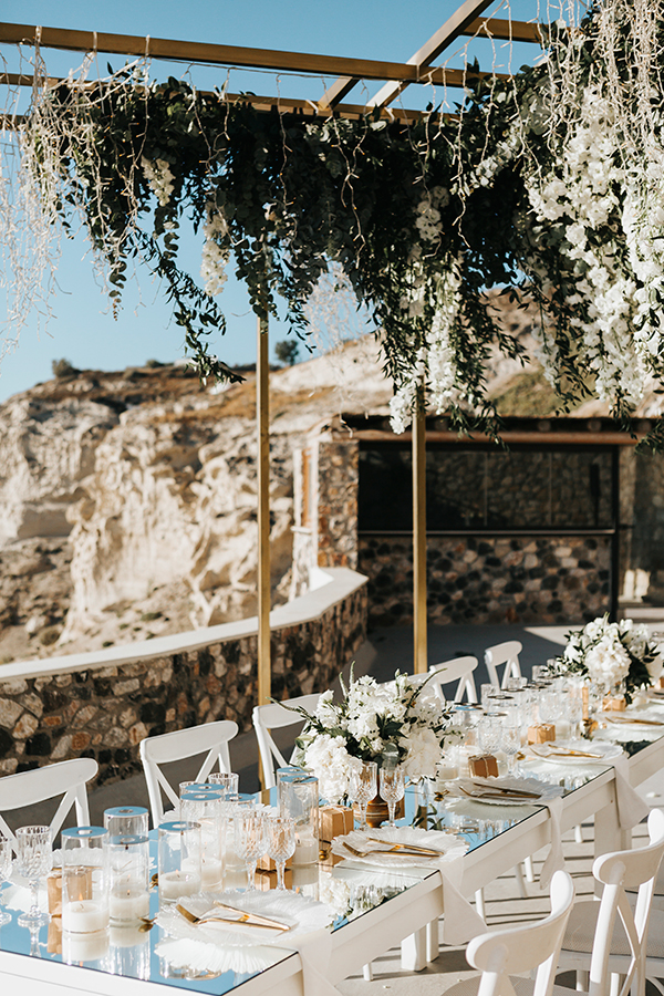 elegant-summer-wedding-santorini-white-blooms-gold-details_26
