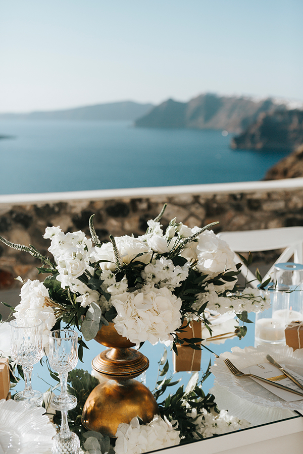 elegant-summer-wedding-santorini-white-blooms-gold-details_28