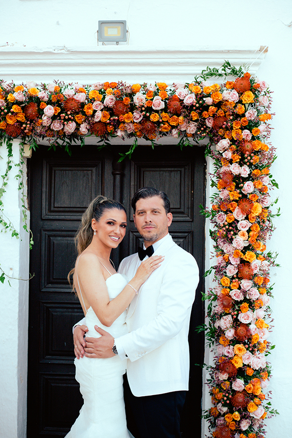 lovely-rustic-wedding-monemvasia-pretty-florals-orange-hues_03